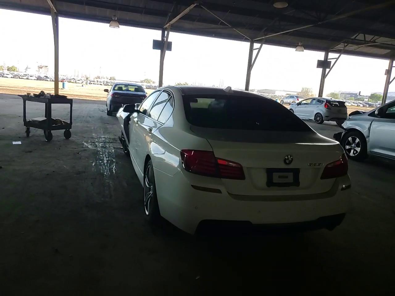 Фото: WBAFR7C57DC824966