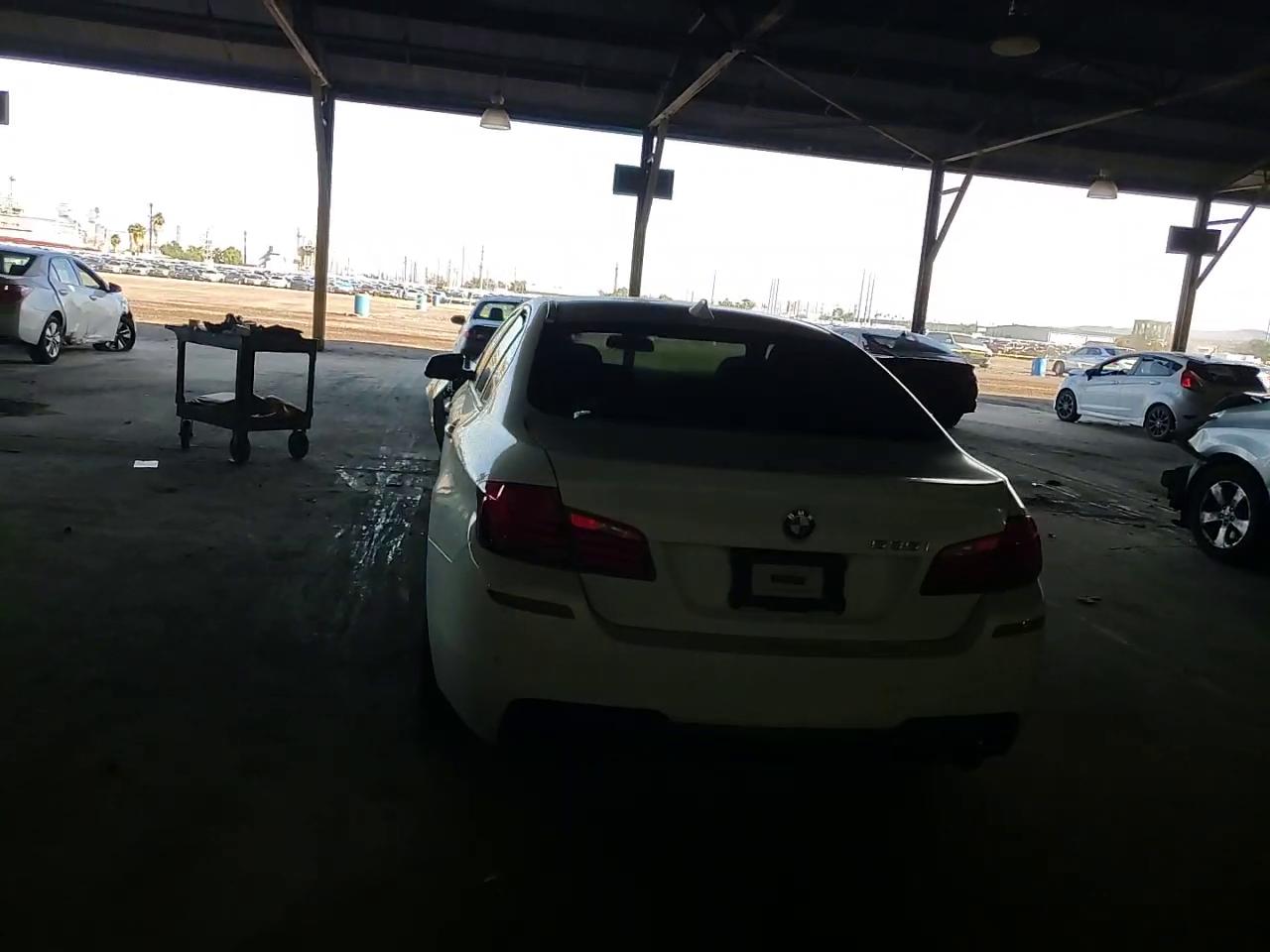 Фото: WBAFR7C57DC824966