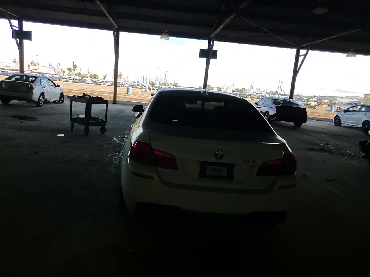 Фото: WBAFR7C57DC824966