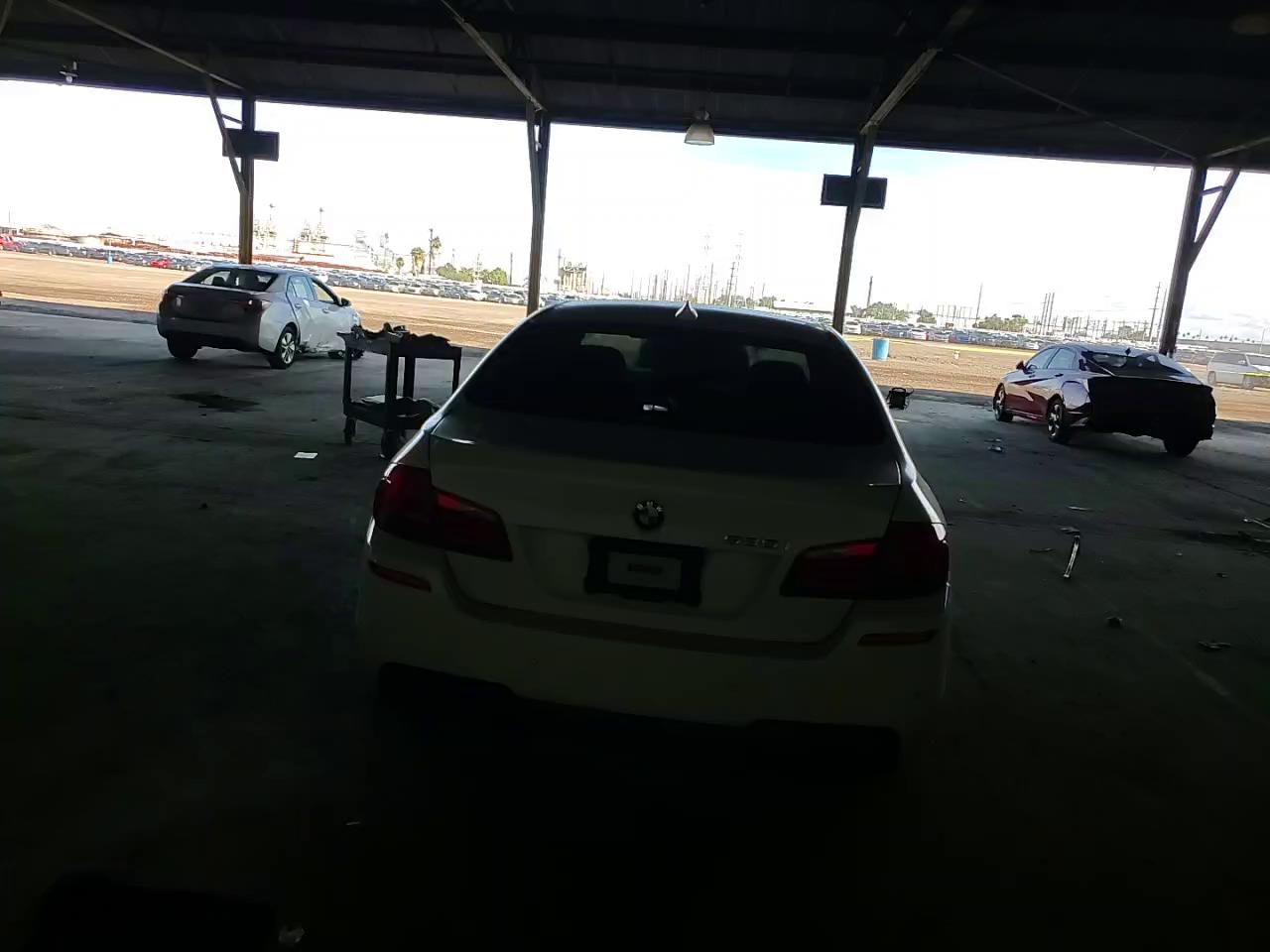 Фото: WBAFR7C57DC824966