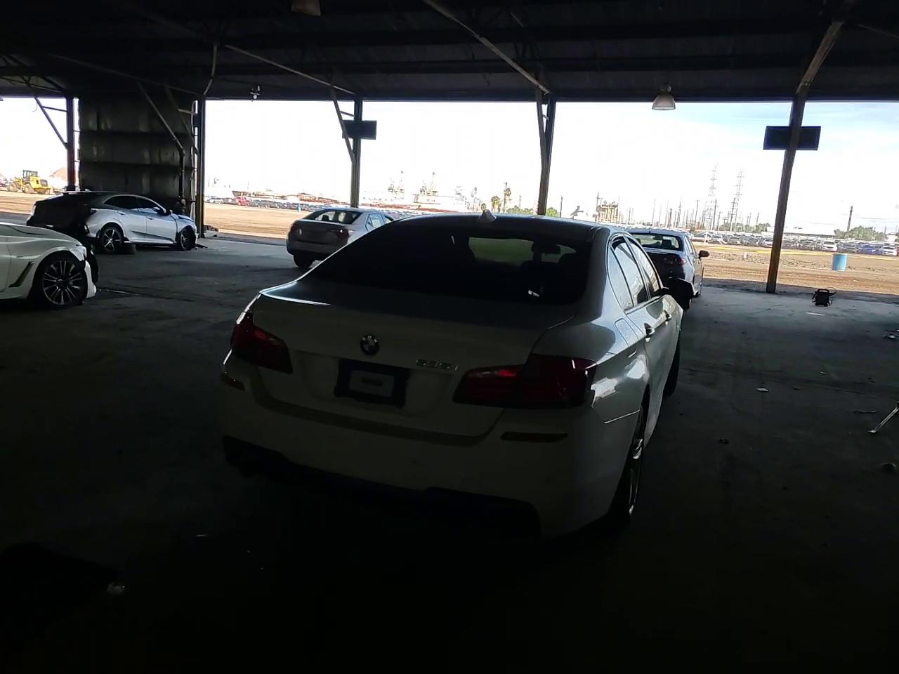 Фото: WBAFR7C57DC824966