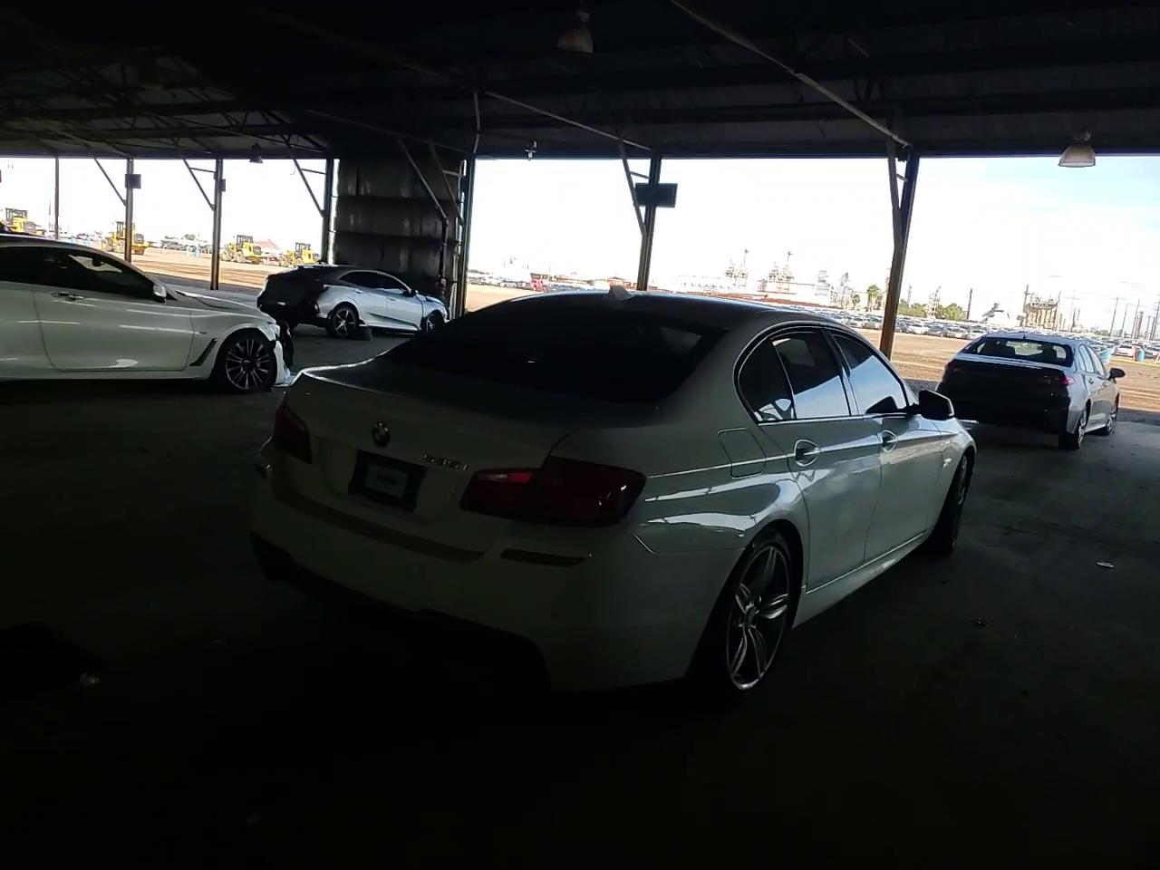 Фото: WBAFR7C57DC824966