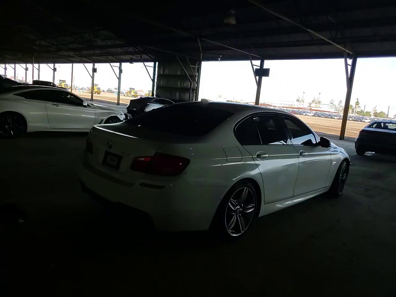 Фото: WBAFR7C57DC824966