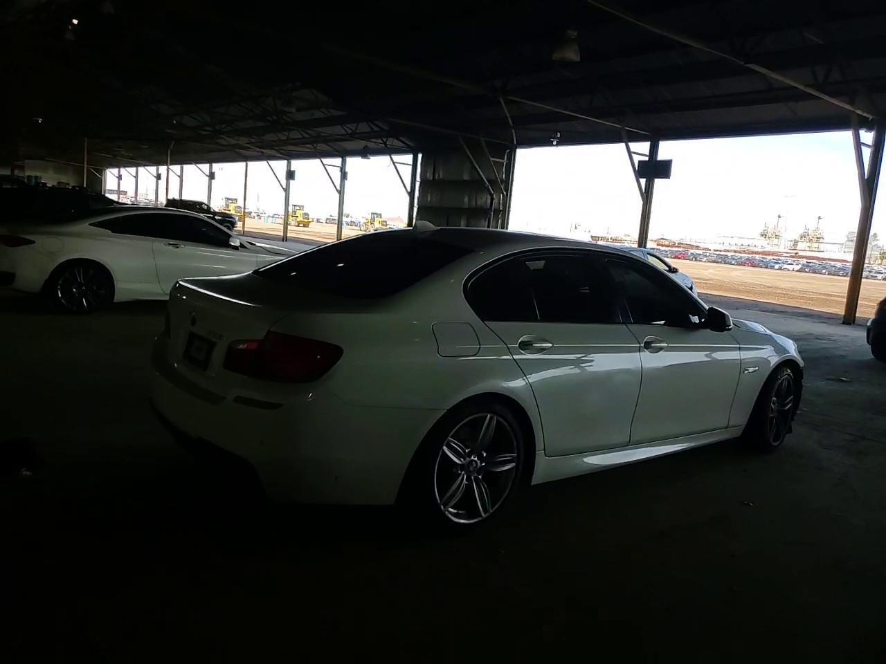 Фото: WBAFR7C57DC824966