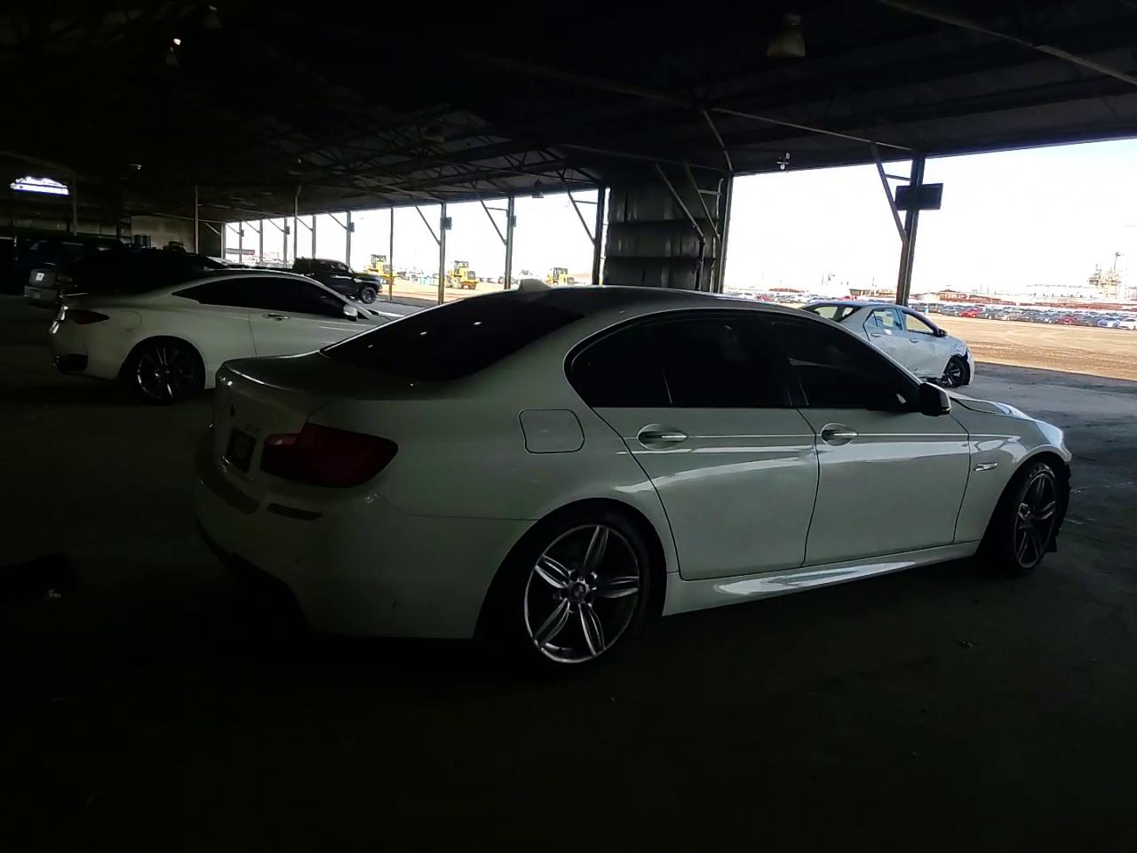 Фото: WBAFR7C57DC824966