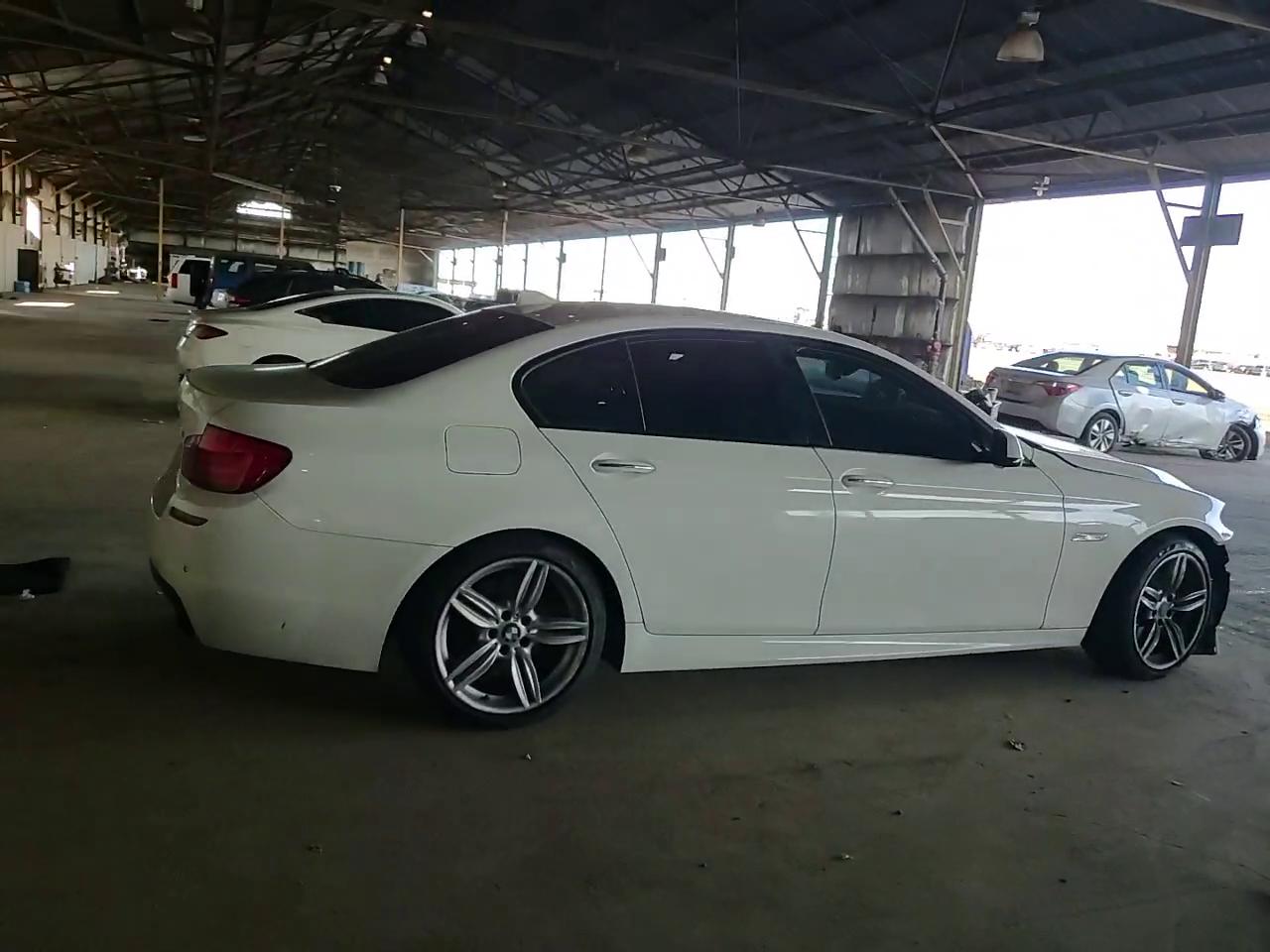 Фото: WBAFR7C57DC824966