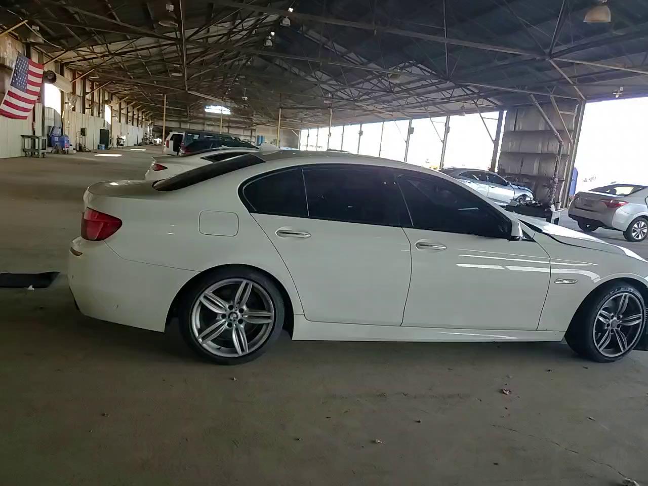 Фото: WBAFR7C57DC824966