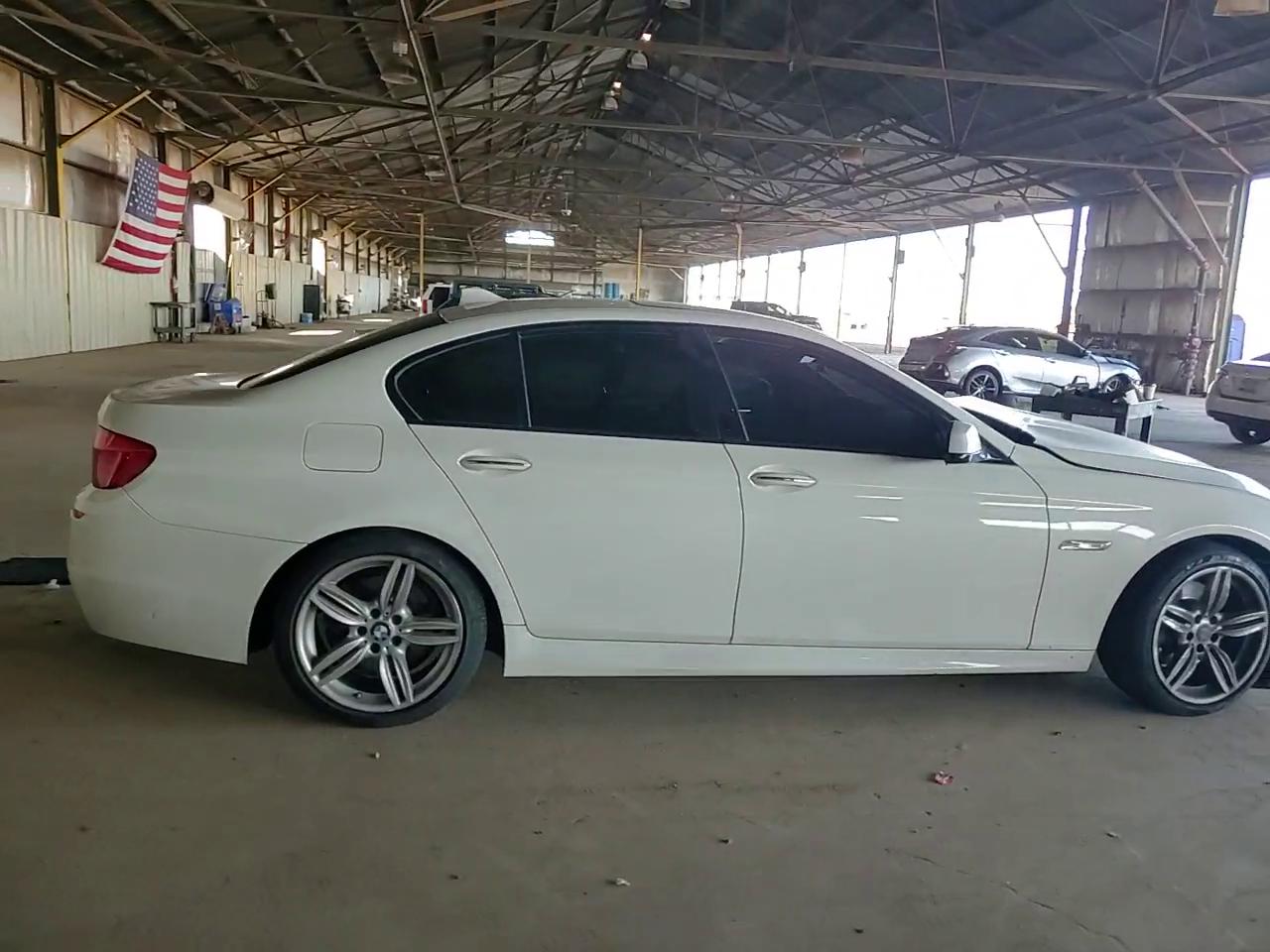 Фото: WBAFR7C57DC824966