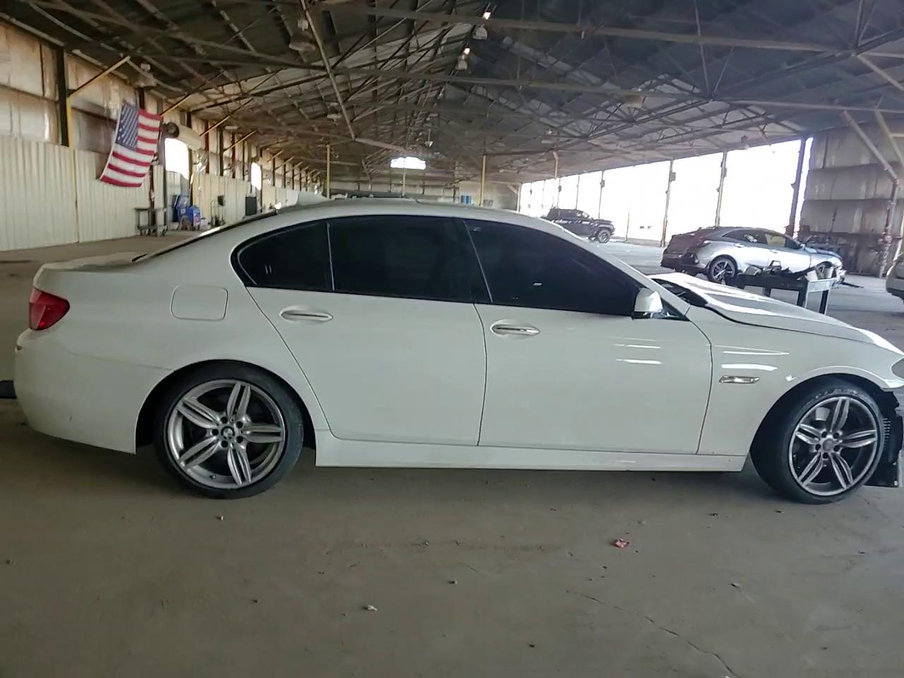 Фото: WBAFR7C57DC824966