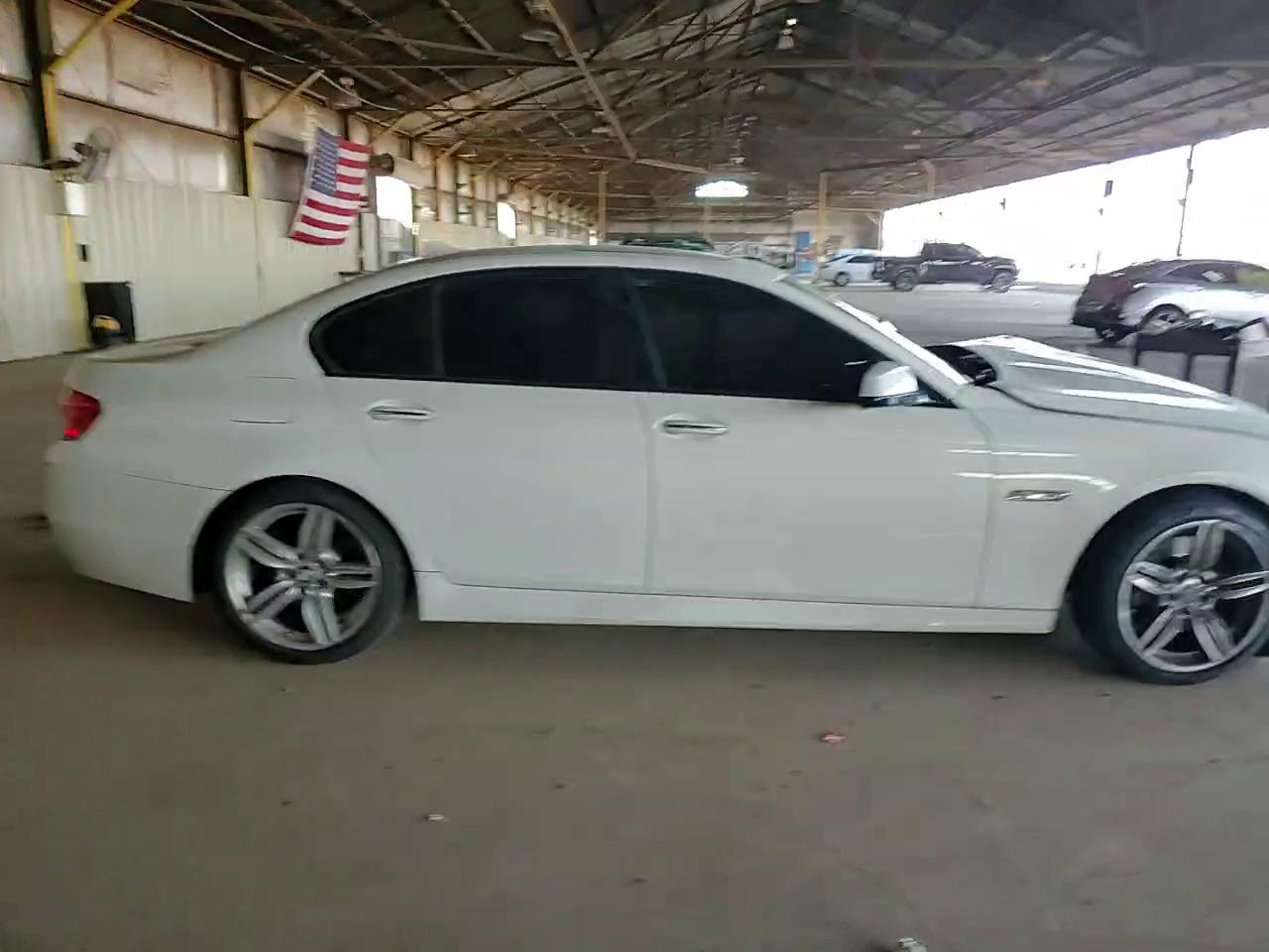 Фото: WBAFR7C57DC824966