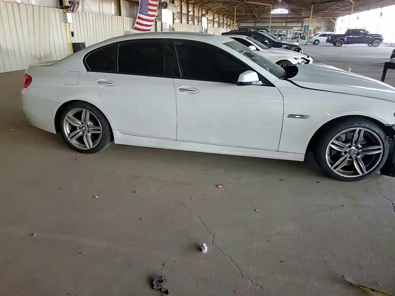 Фото: WBAFR7C57DC824966