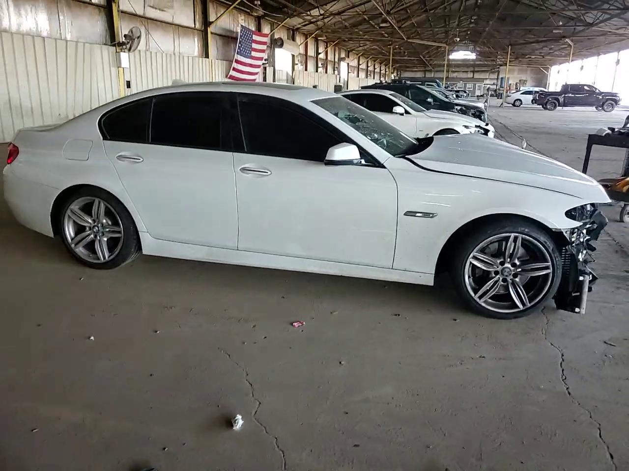 Фото: WBAFR7C57DC824966