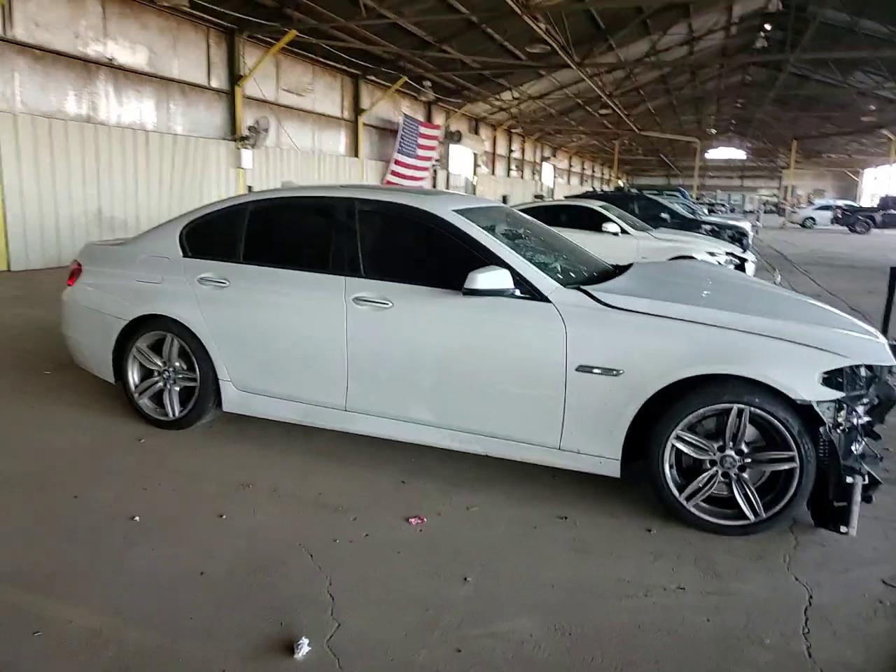 Фото: WBAFR7C57DC824966