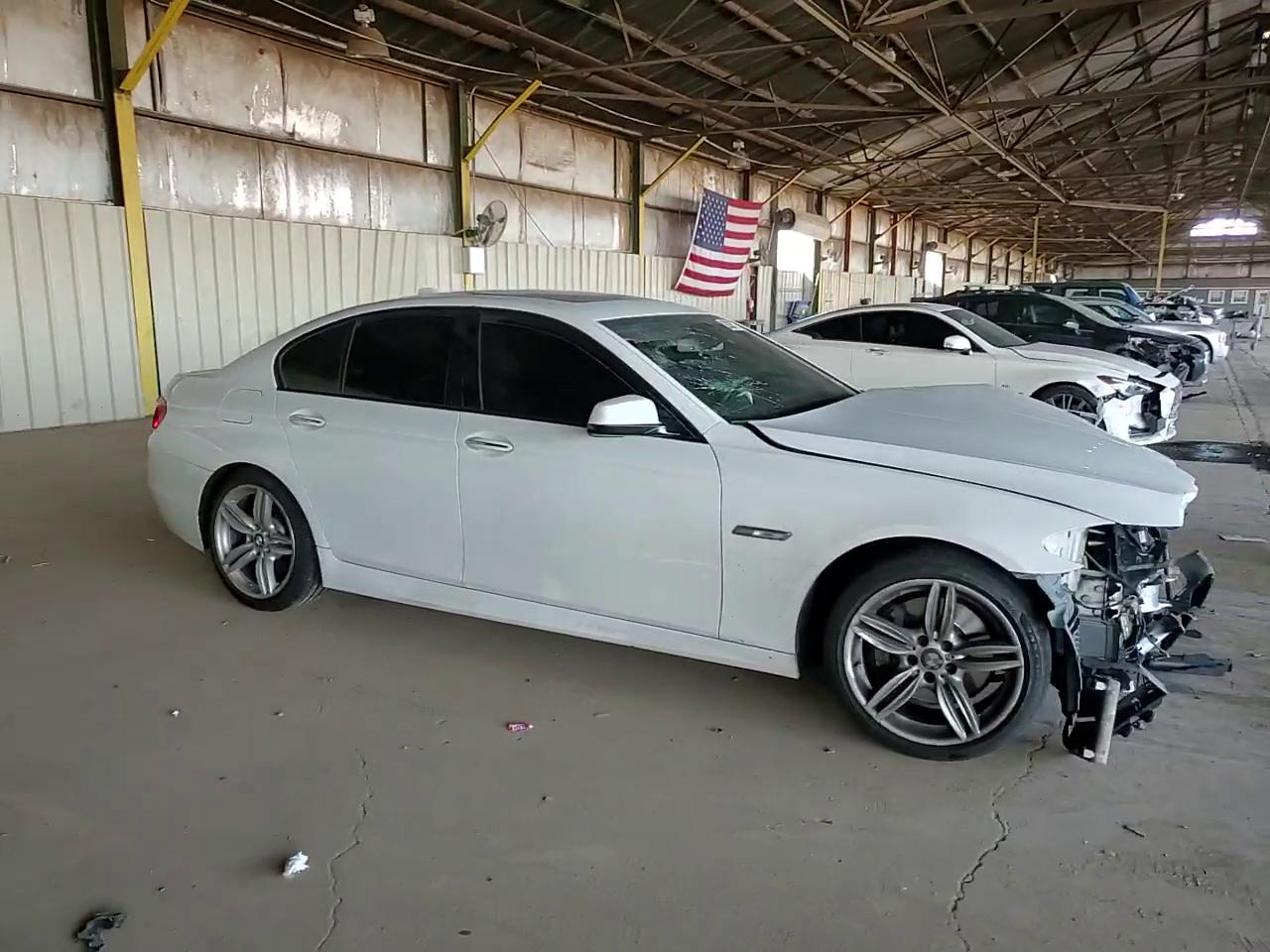 Фото: WBAFR7C57DC824966