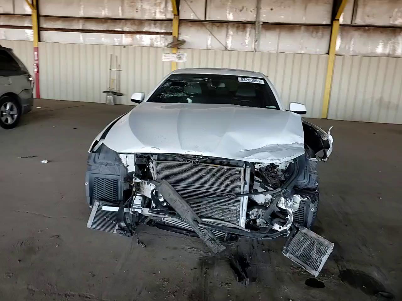 Фото: WBAFR7C57DC824966