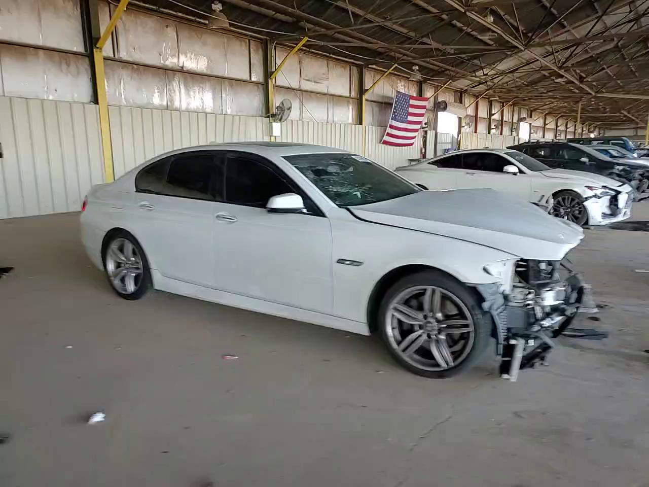 Фото: WBAFR7C57DC824966