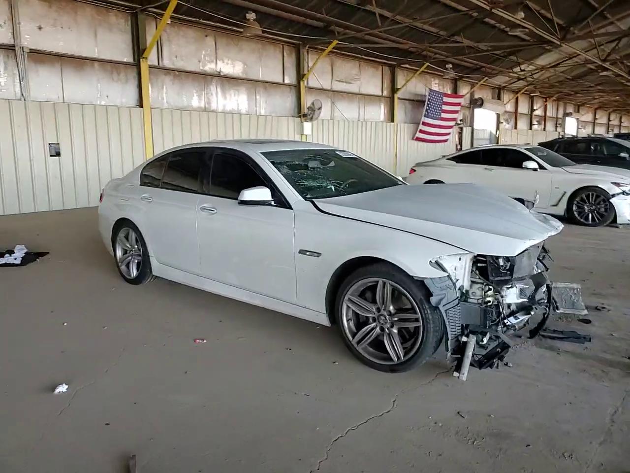 Фото: WBAFR7C57DC824966