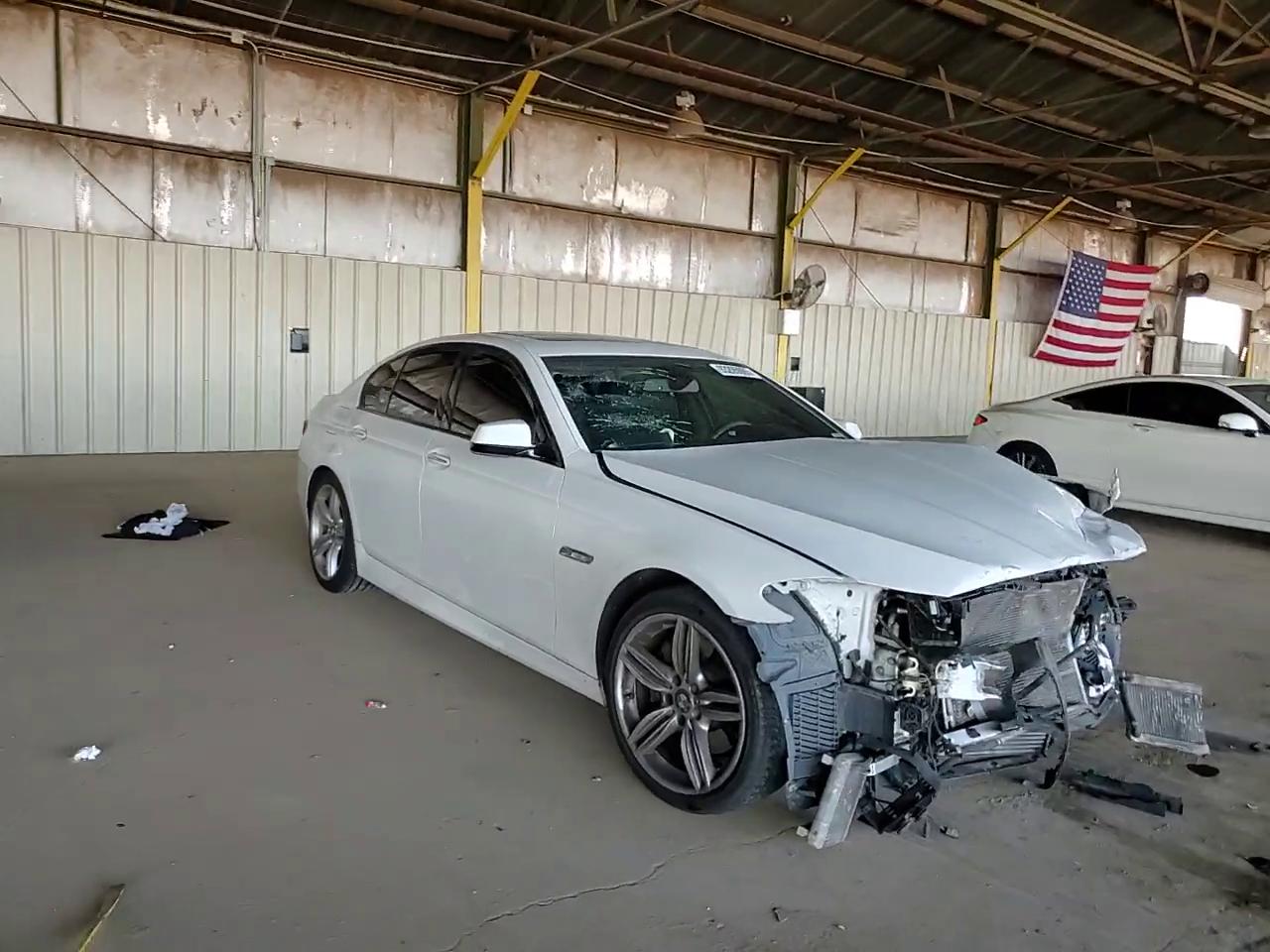 Фото: WBAFR7C57DC824966