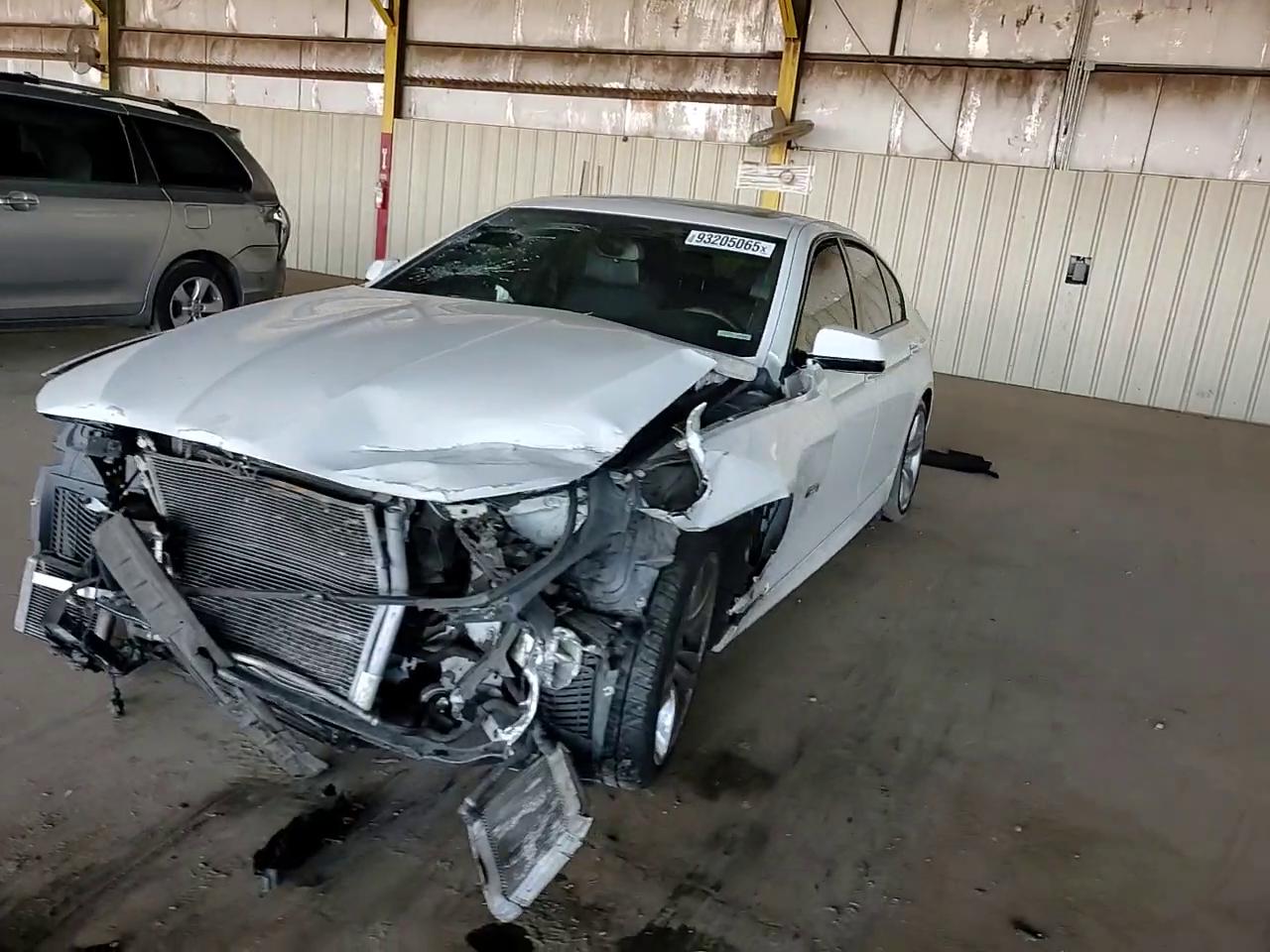 Фото: WBAFR7C57DC824966