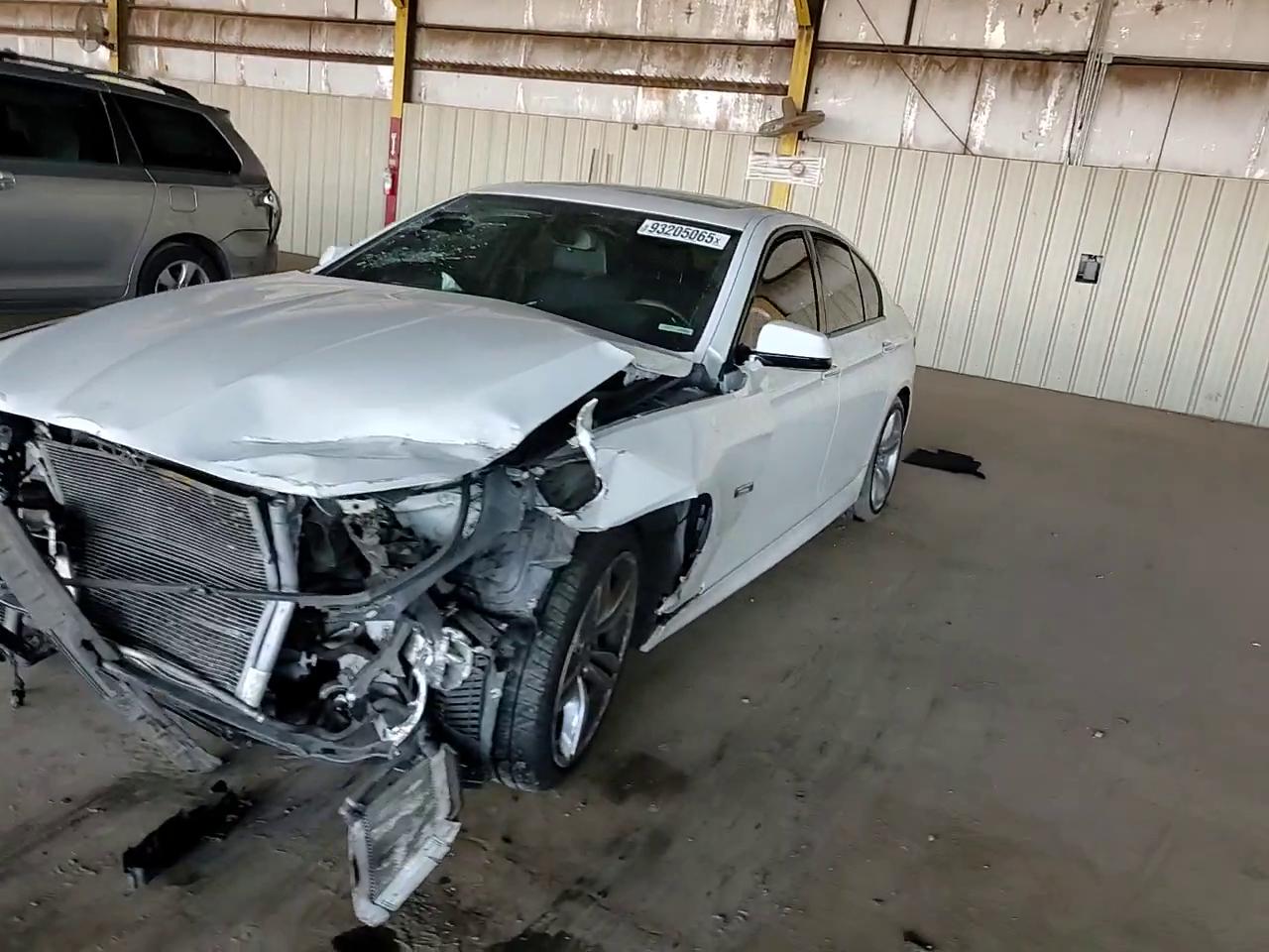 Фото: WBAFR7C57DC824966