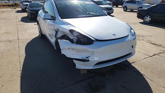 2023 Tesla Model Y VIN: 7SAYGDEE9PA123303 Lot: 90800945