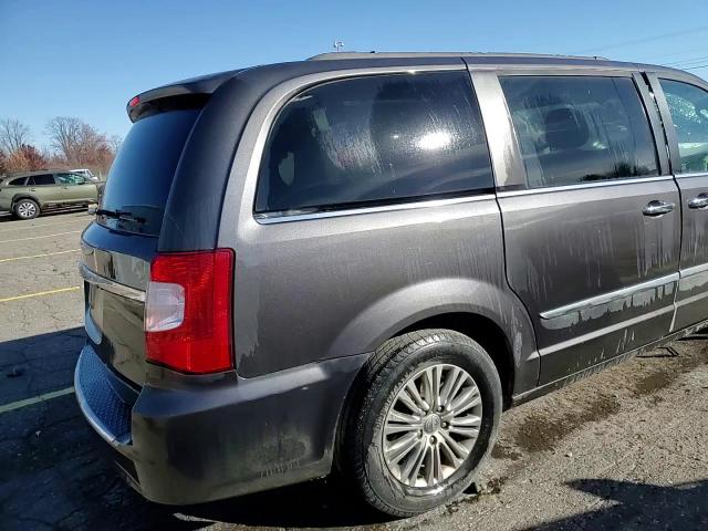 2015 Chrysler Town & Country Touring L VIN: 2C4RC1CGXFR590672 Lot: 92706635