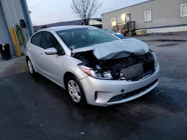 2017 Kia Forte Lx VIN: 3KPFK4A74HE046120 Lot: 93944245