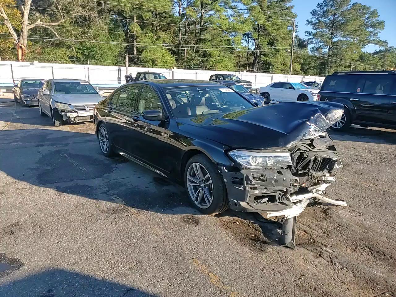 Фото: WBA7E4C53KGV71021