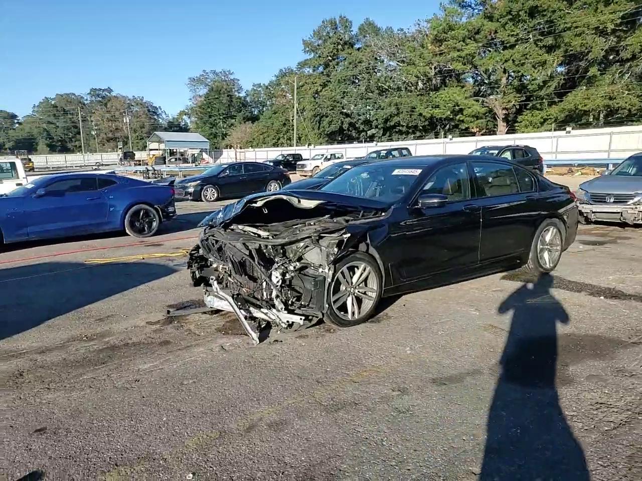 Фото: WBA7E4C53KGV71021