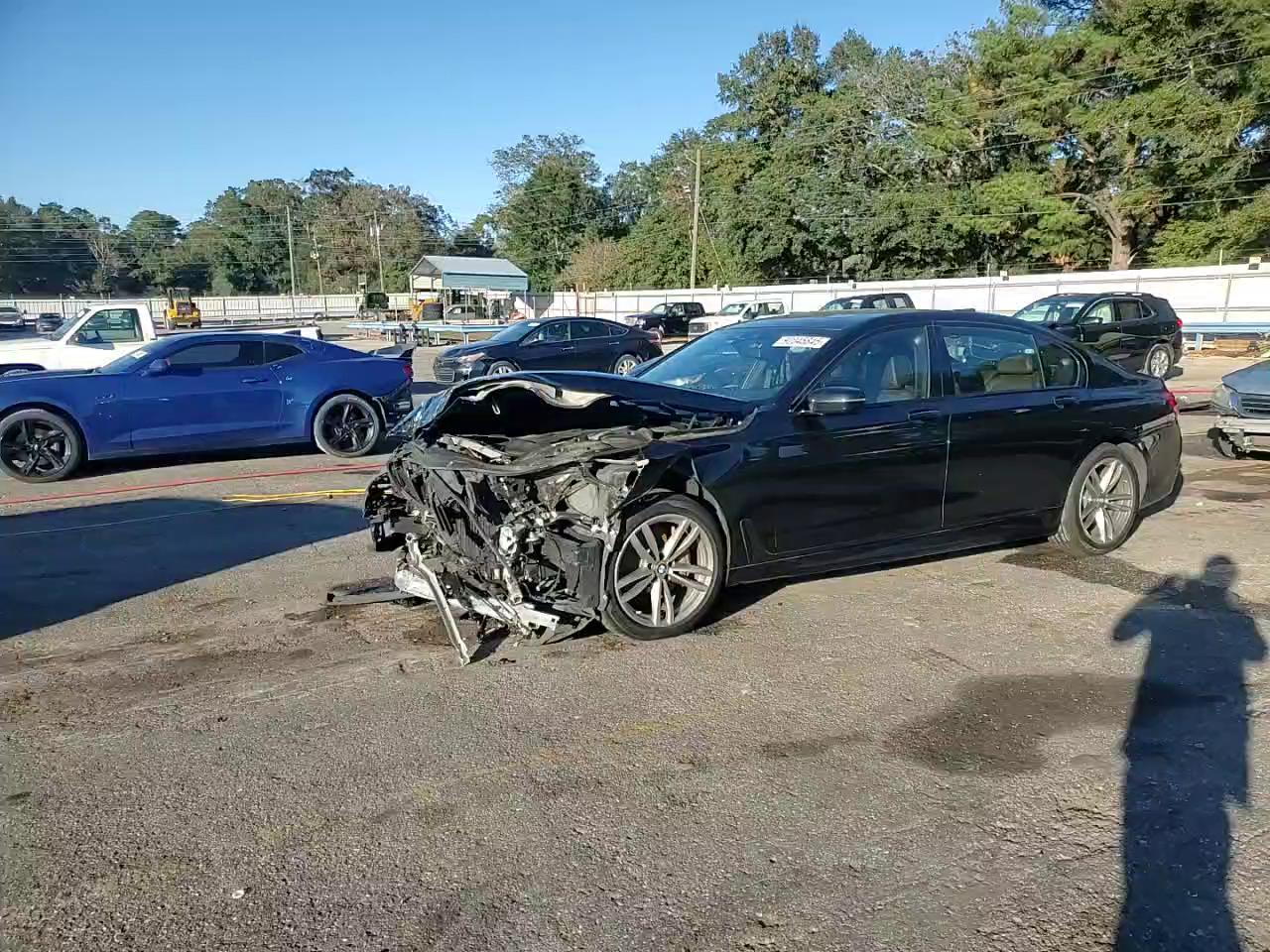 Фото: WBA7E4C53KGV71021