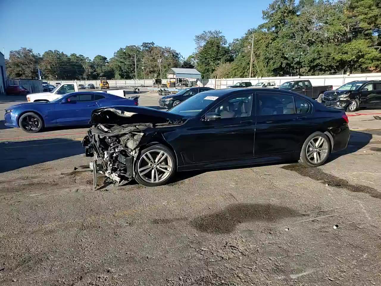 Фото: WBA7E4C53KGV71021