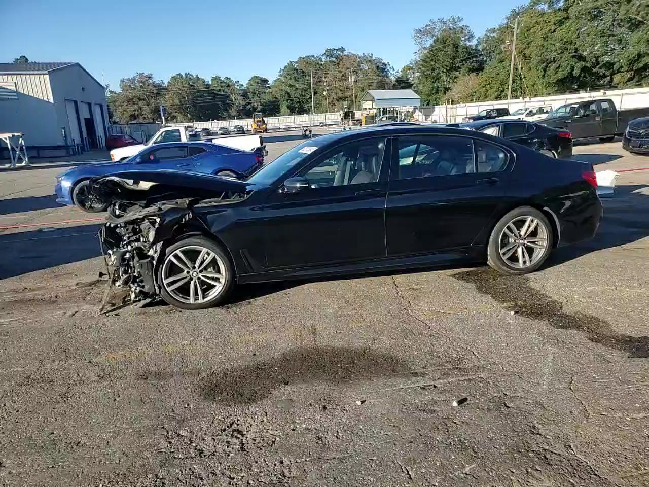 Фото: WBA7E4C53KGV71021