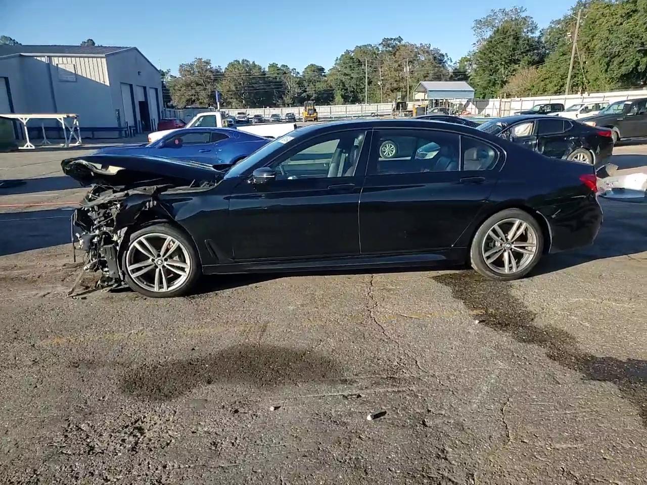 Фото: WBA7E4C53KGV71021