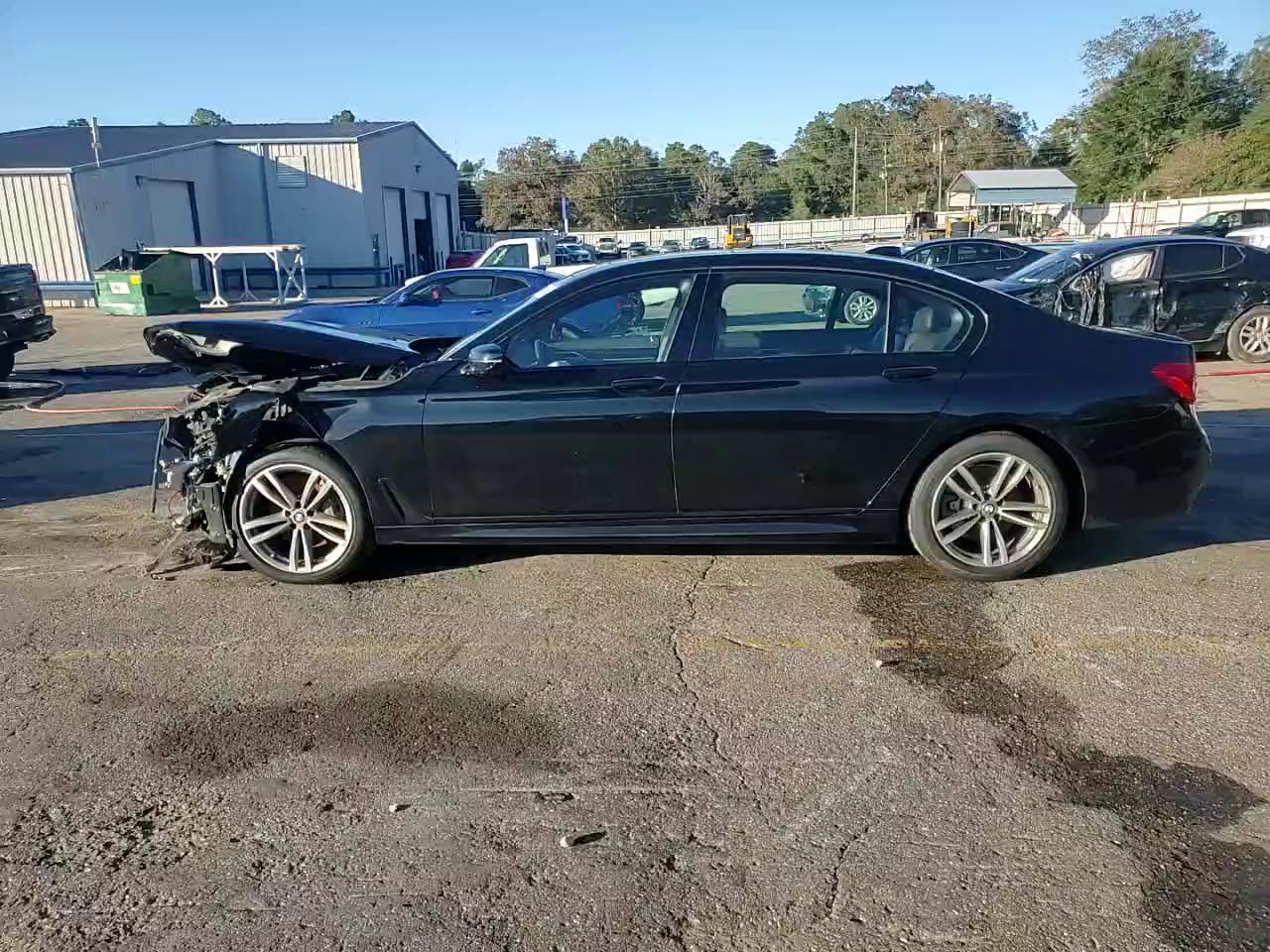 Фото: WBA7E4C53KGV71021