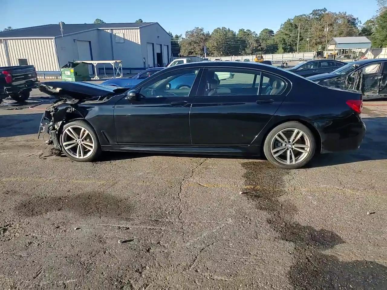 Фото: WBA7E4C53KGV71021