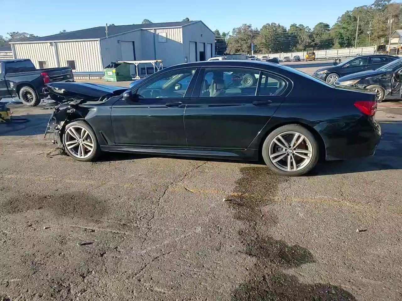 Фото: WBA7E4C53KGV71021