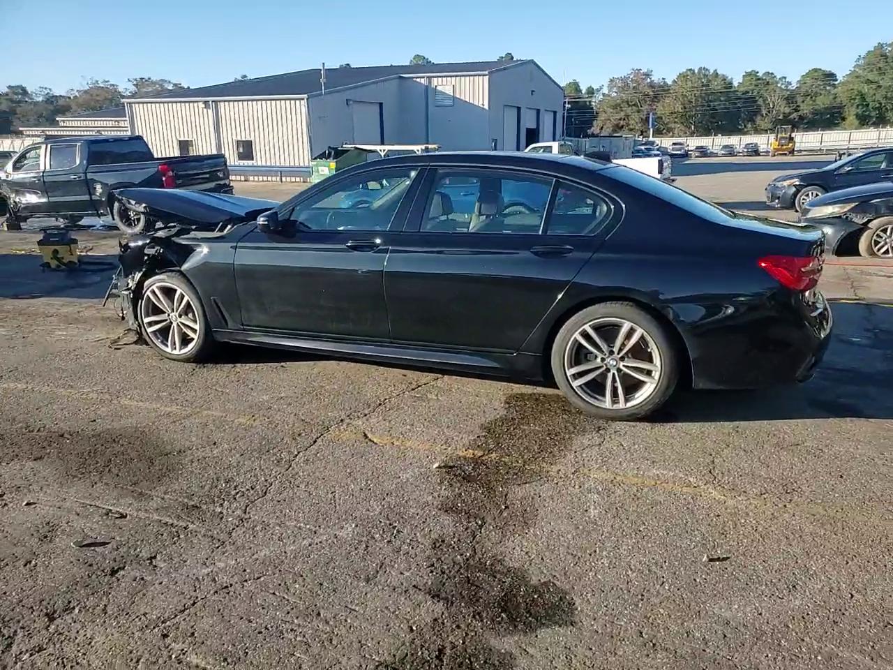 Фото: WBA7E4C53KGV71021