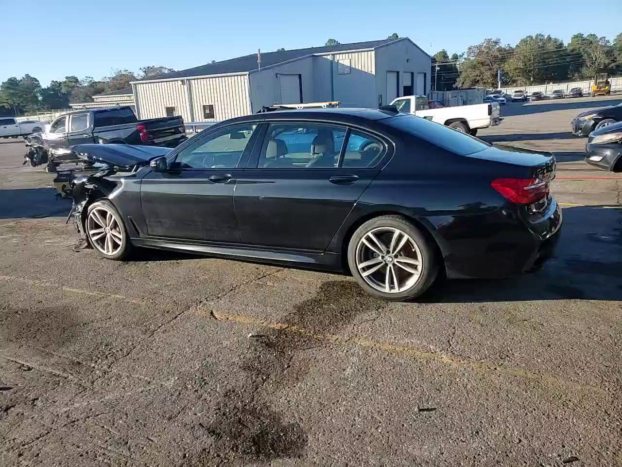 Фото: WBA7E4C53KGV71021