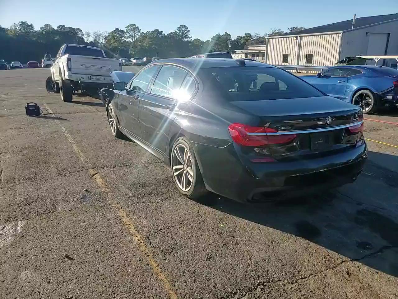 Фото: WBA7E4C53KGV71021