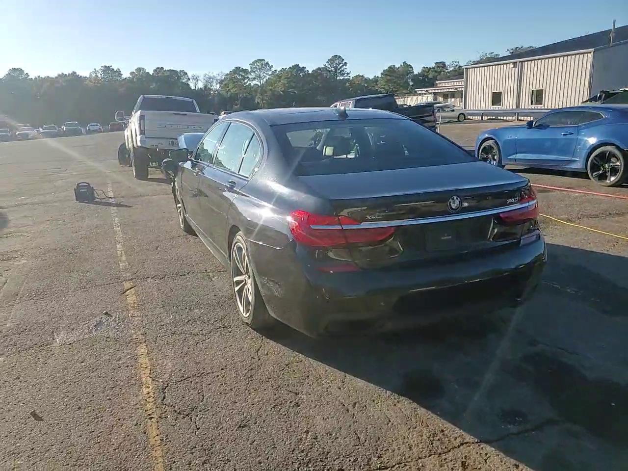 Фото: WBA7E4C53KGV71021