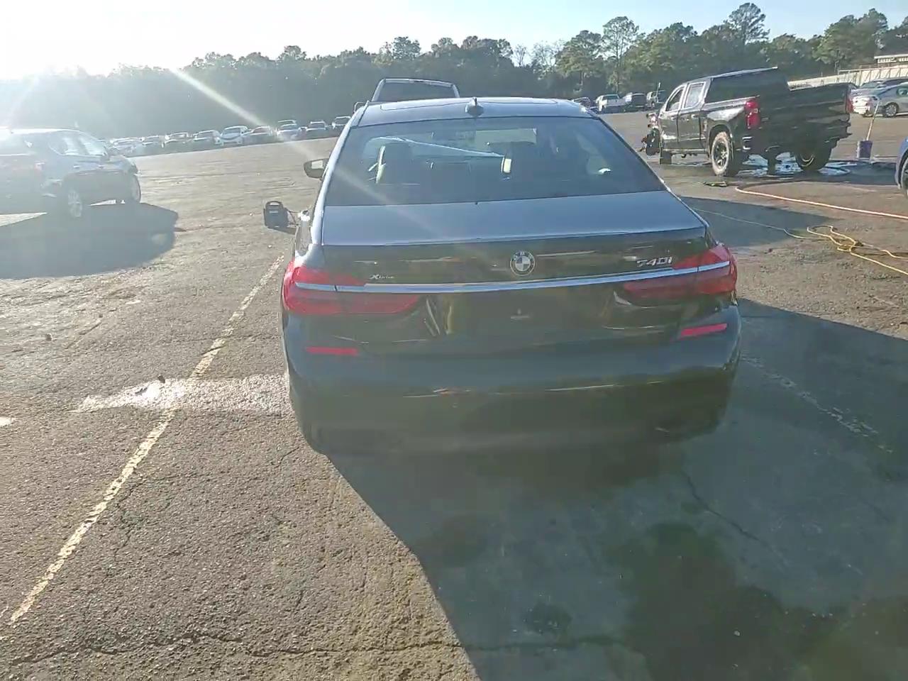 Фото: WBA7E4C53KGV71021