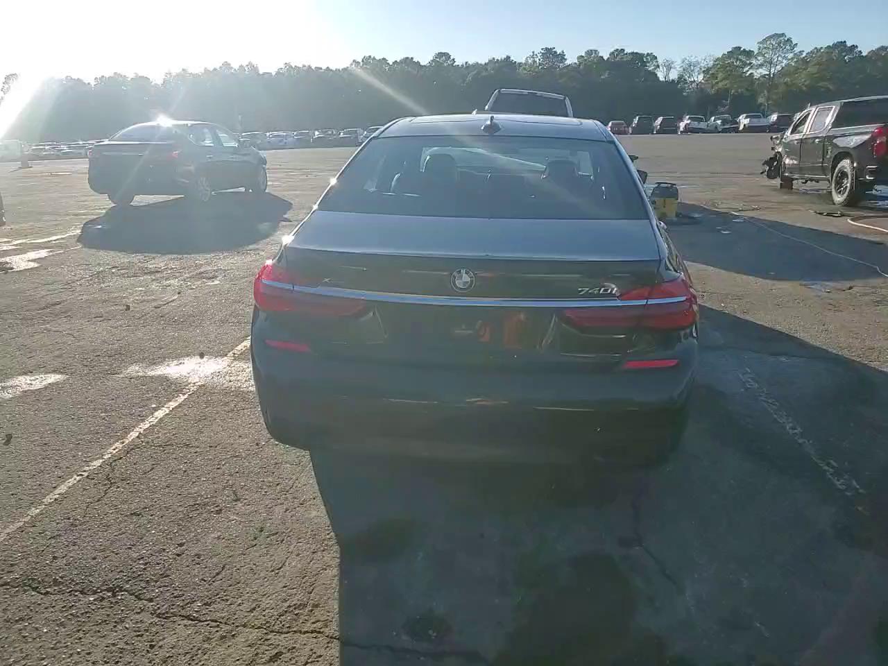 Фото: WBA7E4C53KGV71021