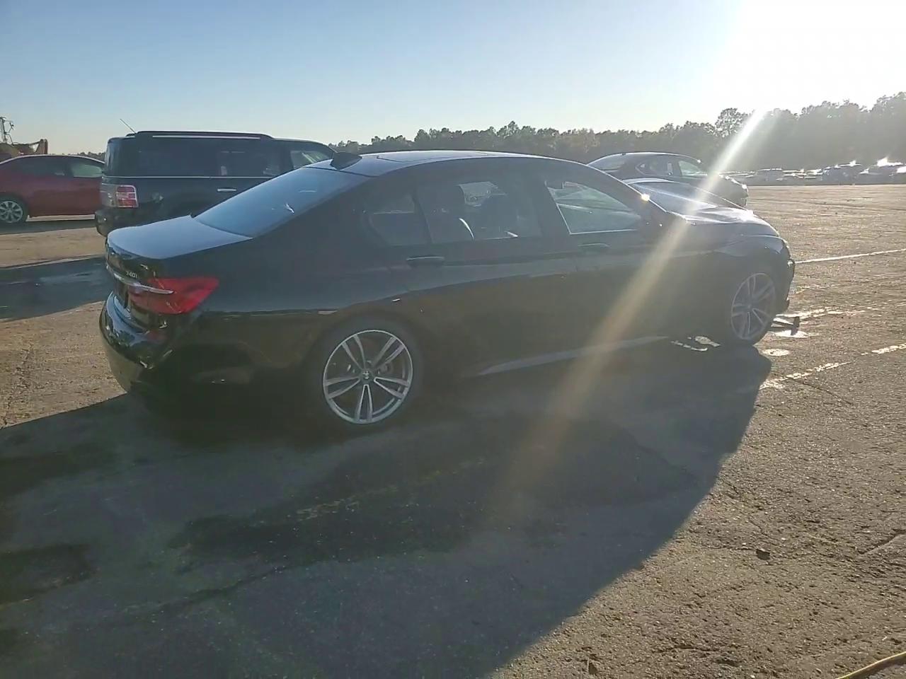 Фото: WBA7E4C53KGV71021