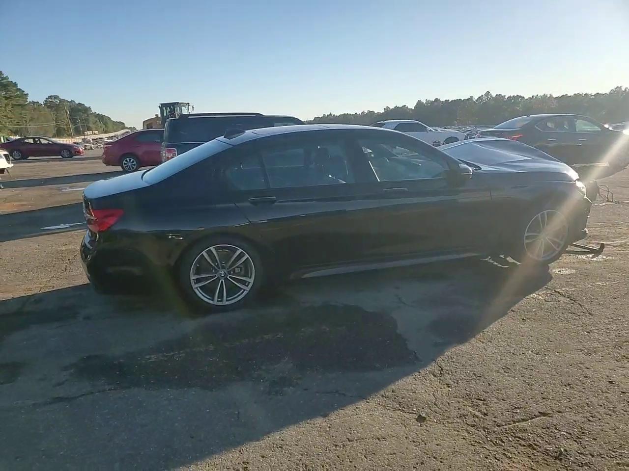 Фото: WBA7E4C53KGV71021