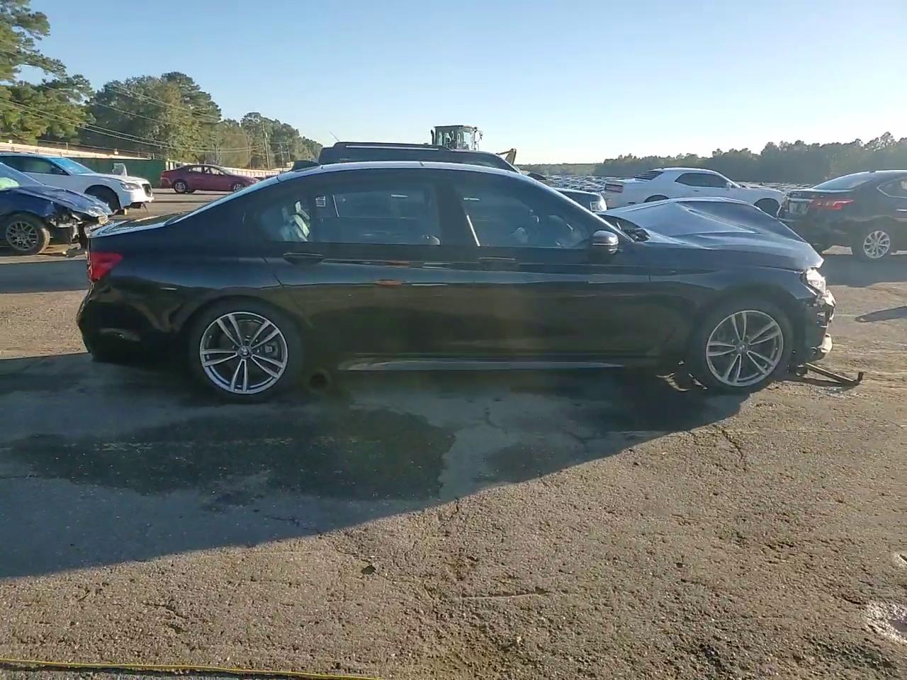 Фото: WBA7E4C53KGV71021