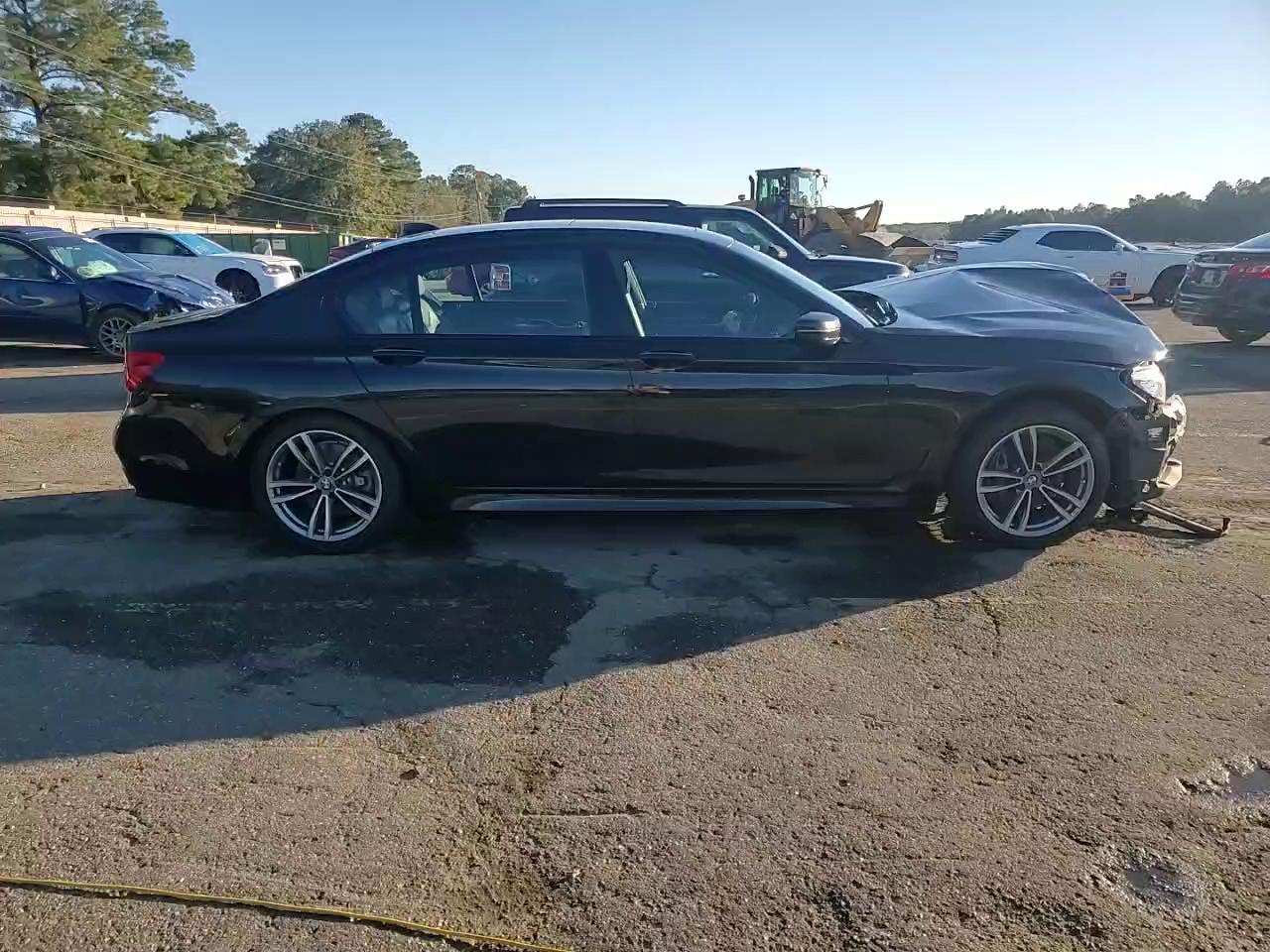 Фото: WBA7E4C53KGV71021