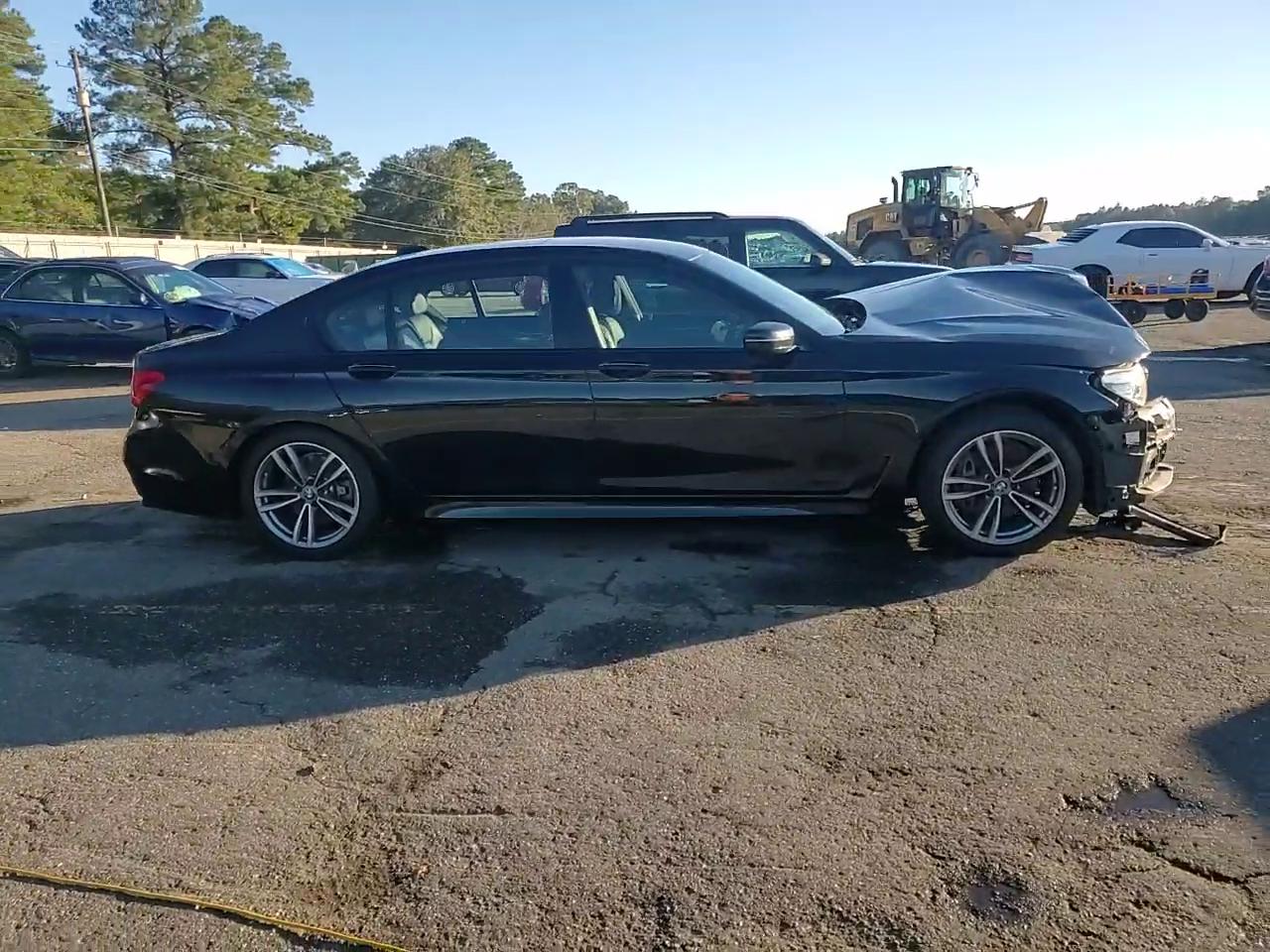 Фото: WBA7E4C53KGV71021