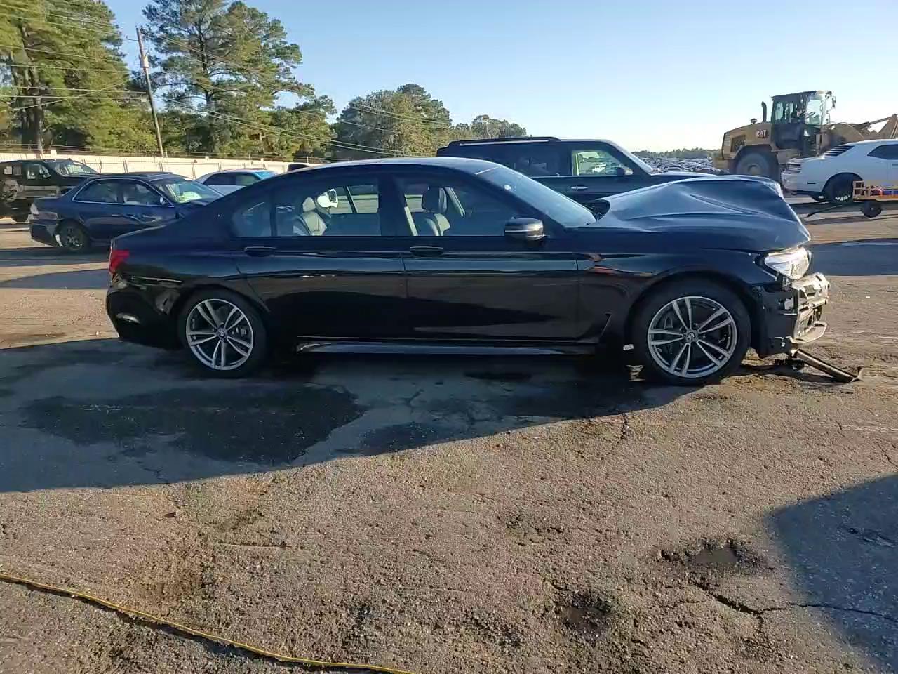 Фото: WBA7E4C53KGV71021