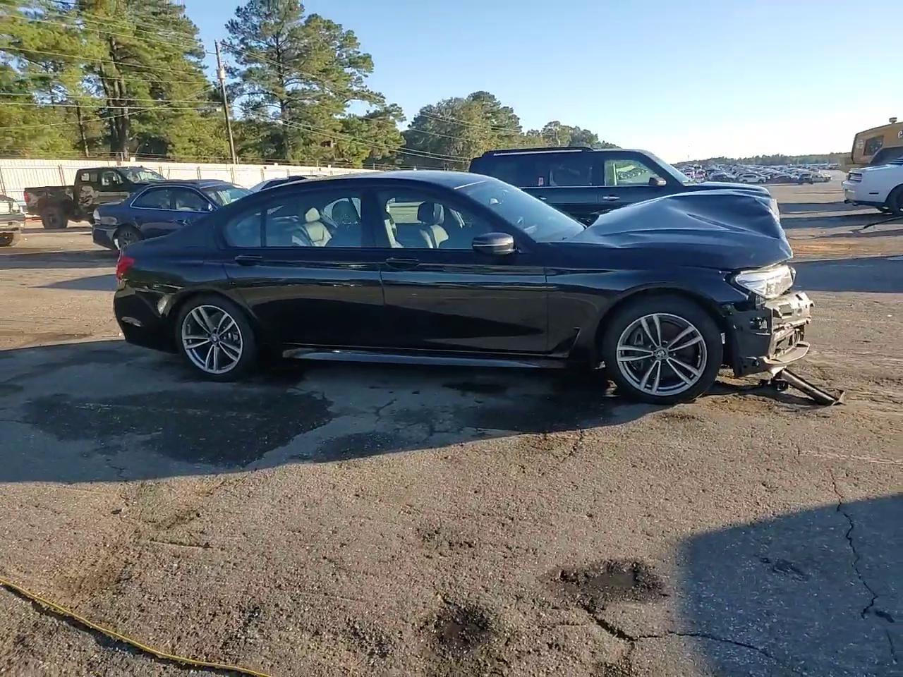 Фото: WBA7E4C53KGV71021