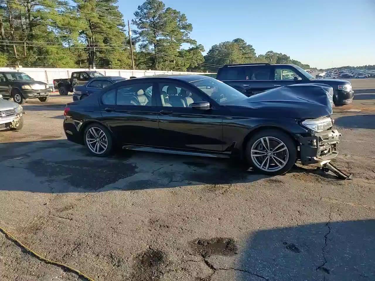 Фото: WBA7E4C53KGV71021